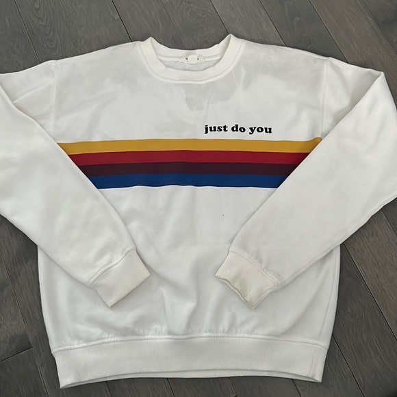 This is an old garage clothe that I found in my closet. It’s really cute&basic! - Picture 1 of 3